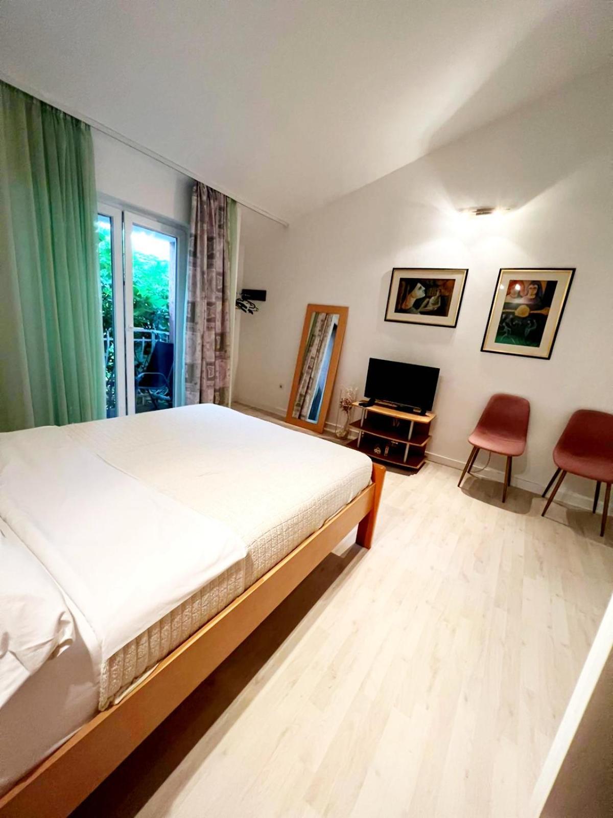 Hestia Apartment *